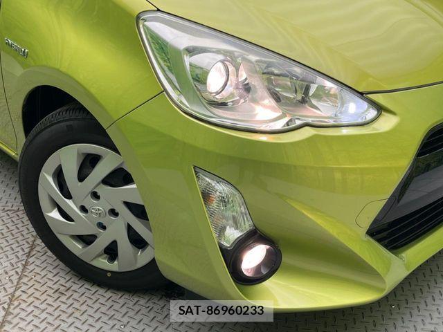 Toyota AQUA 2015-09 6813699-11