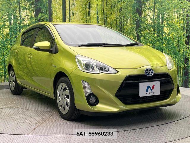Toyota AQUA 2015-09 6813699-15