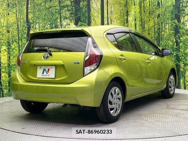 Toyota AQUA 2015-09 6813699-16