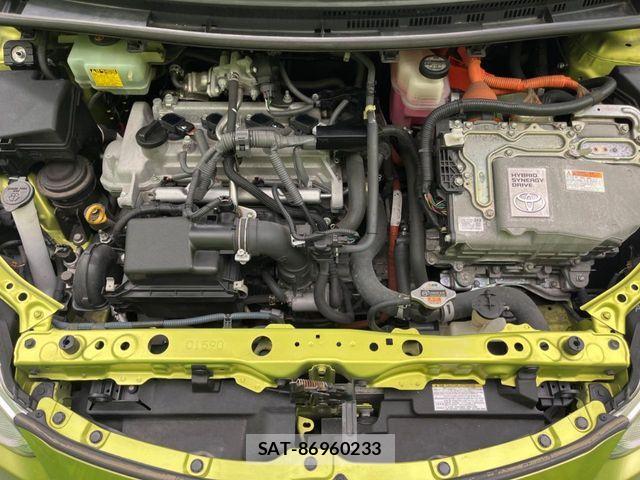 Toyota AQUA 2015-09 6813699-17