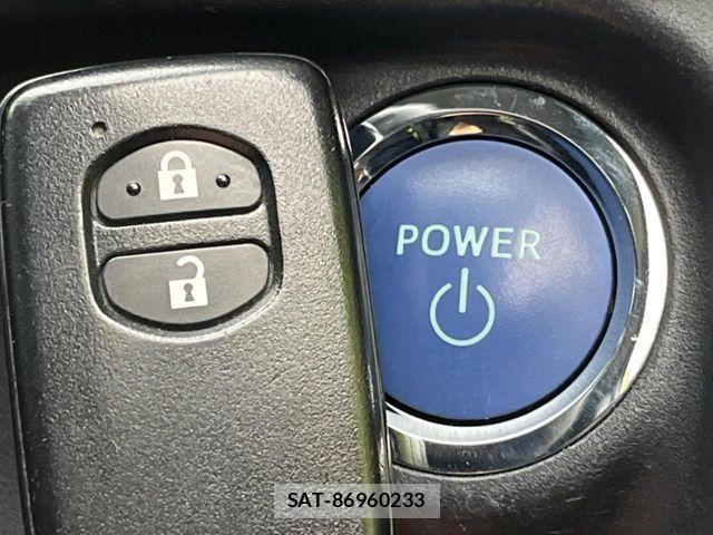 Toyota AQUA 2015-09 6813699-6