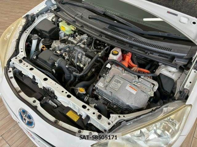 Toyota AQUA 2013-04 6813673-19