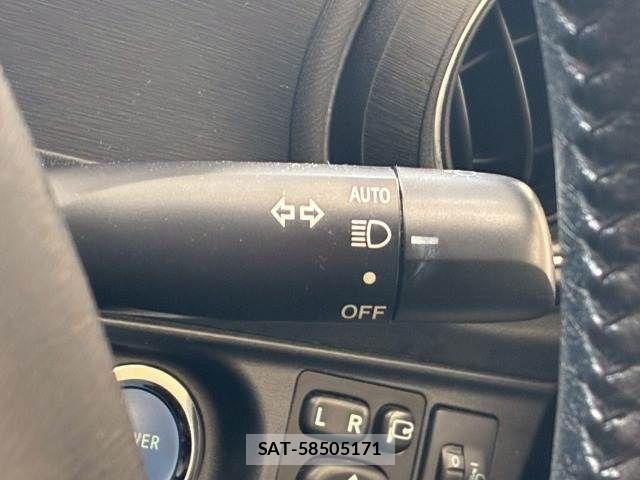 Toyota AQUA 2013-04 6813673-5
