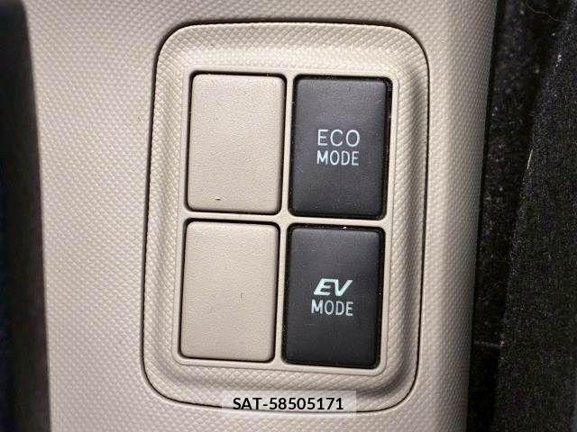 Toyota AQUA 2013-04 6813673-6