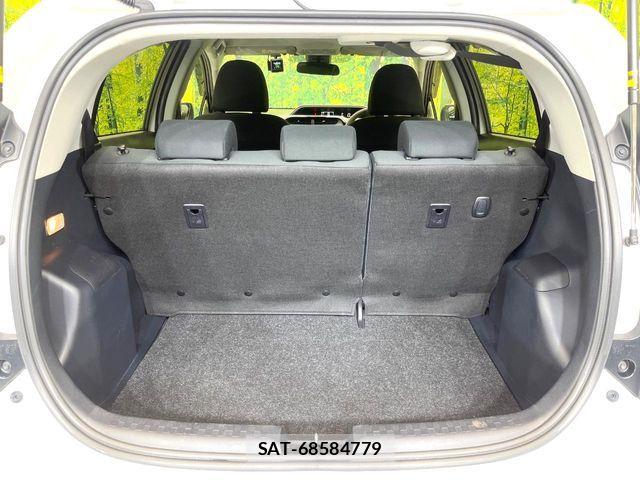 Toyota AQUA 2017-11 6813665-9