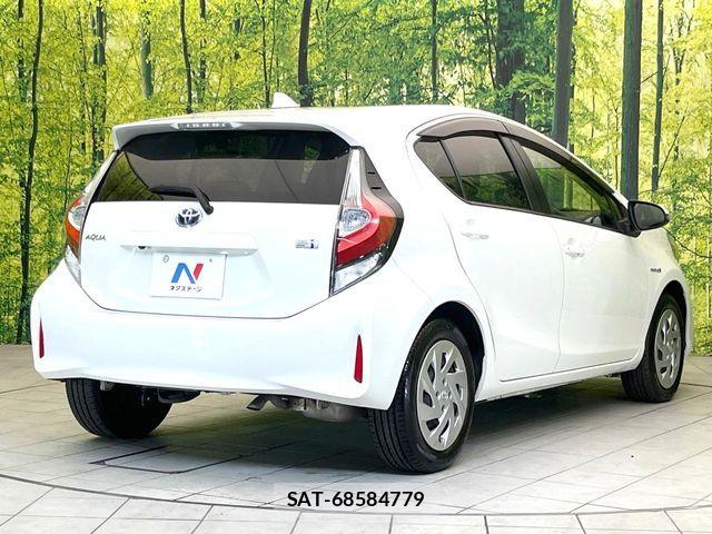 Toyota AQUA 2017-11 6813665-16