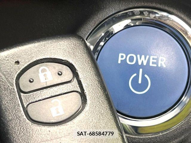 Toyota AQUA 2017-11 6813665-6
