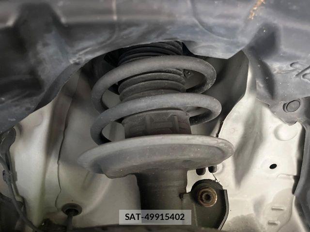 Toyota AQUA 2017-06 6813666-19