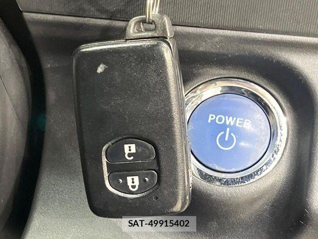 Toyota AQUA 2017-06 6813666-5
