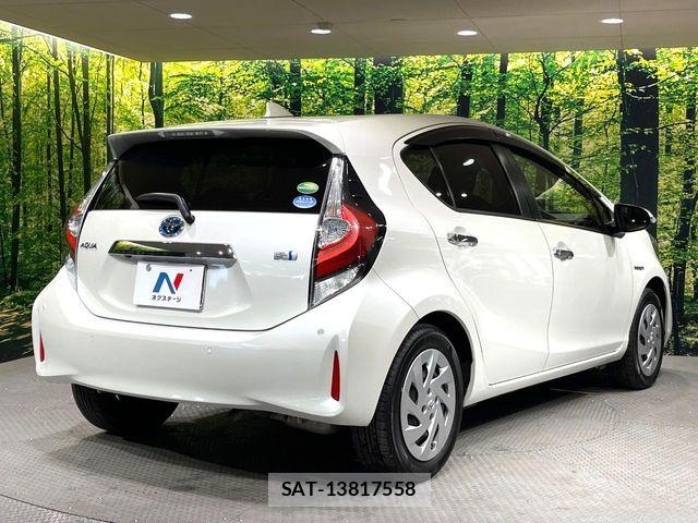 Toyota AQUA 2019-06 6813656-16