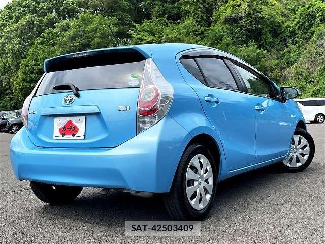 Toyota AQUA 2012-10 6813693-2