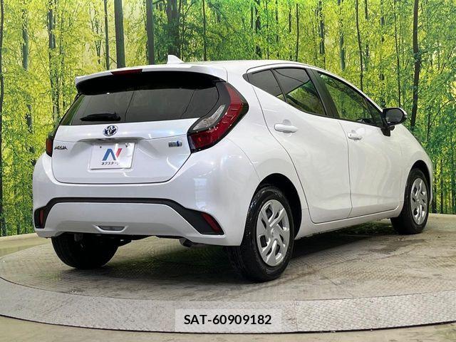 Toyota AQUA 2022-09 6813653-16