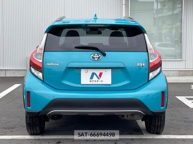 Toyota AQUA 2017-07 6813661-14