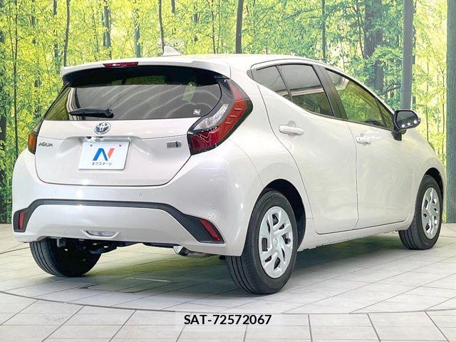 Toyota AQUA 2022-03 6813650-16