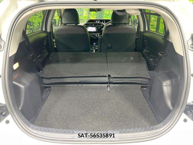 Toyota AQUA 2017-12 6813658-9
