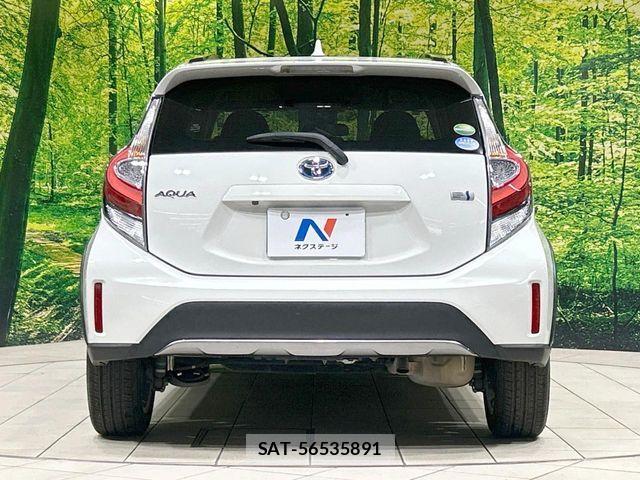 Toyota AQUA 2017-12 6813658-14