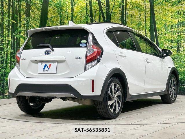 Toyota AQUA 2017-12 6813658-16
