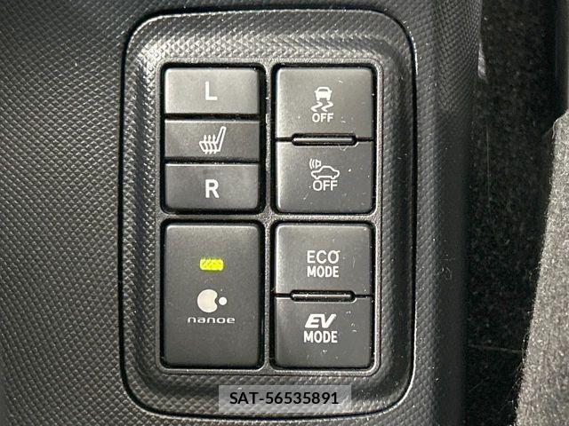 Toyota AQUA 2017-12 6813658-5