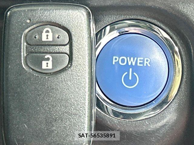 Toyota AQUA 2017-12 6813658-6