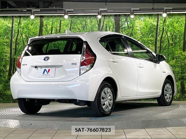 Toyota AQUA 2016-12 6813676-15