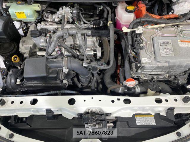 Toyota AQUA 2016-12 6813676-16