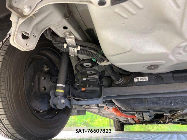 Toyota AQUA 2016-12 6813676-18
