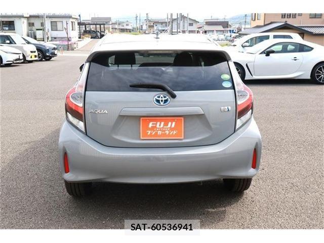Toyota AQUA 2021-03 6813654-13