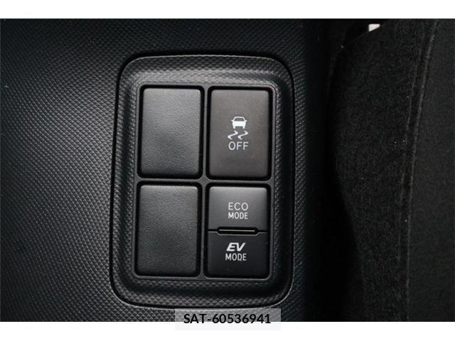 Toyota AQUA 2021-03 6813654-4