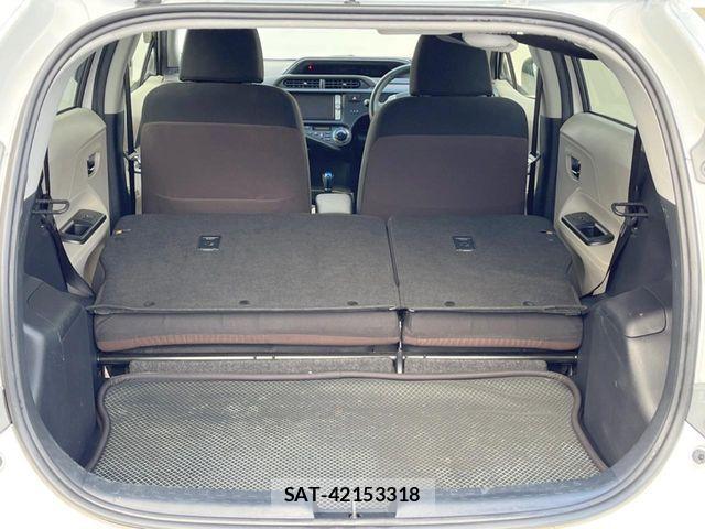 Toyota AQUA 2012-06 6813708-9