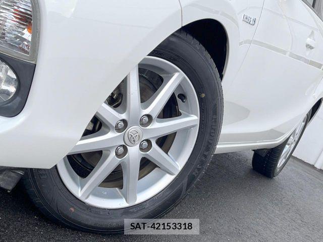 Toyota AQUA 2012-06 6813708-12