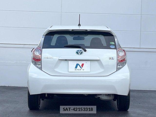 Toyota AQUA 2012-06 6813708-14