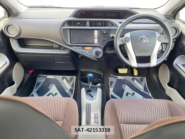 Toyota AQUA 2012-06 6813708-1