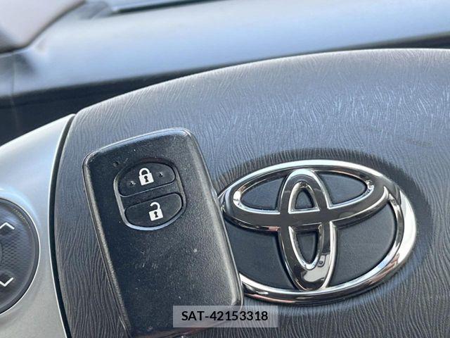 Toyota AQUA 2012-06 6813708-5