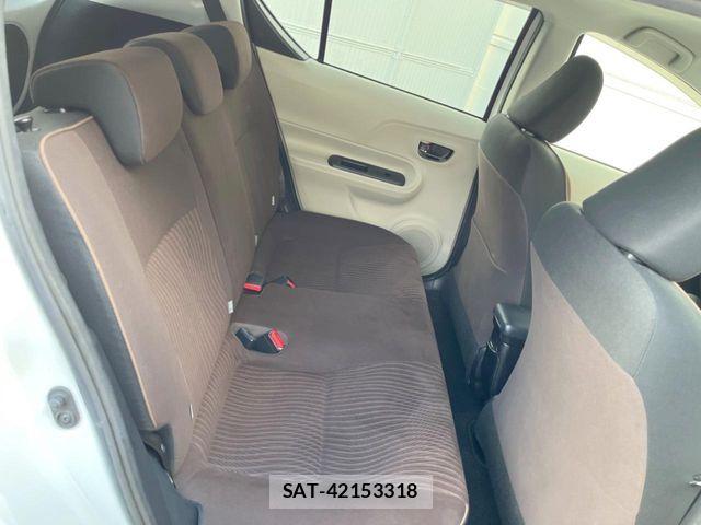 Toyota AQUA 2012-06 6813708-8