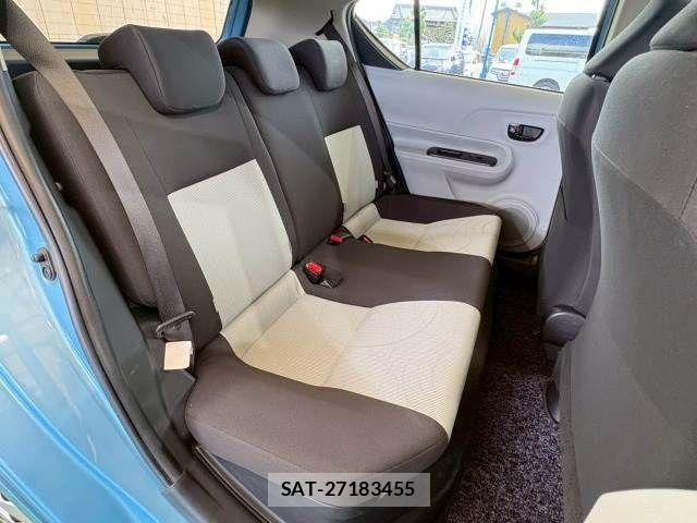 Toyota AQUA 2012-08 6813682-9