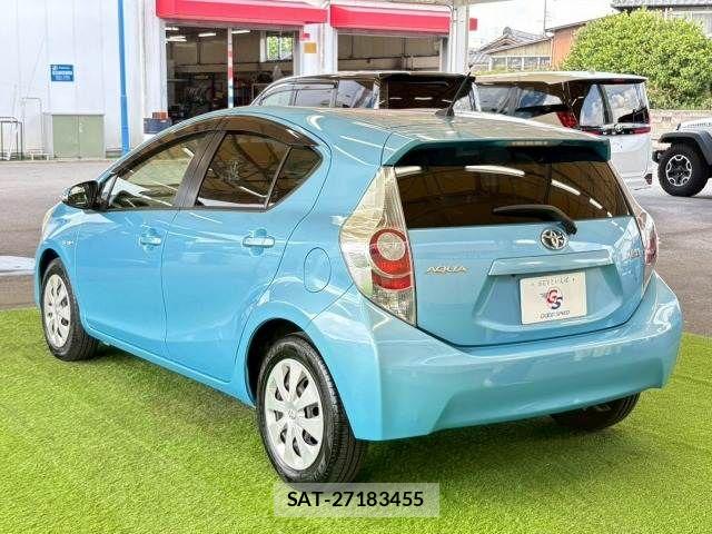 Toyota AQUA 2012-08 6813682-13