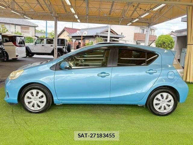 Toyota AQUA 2012-08 6813682-14