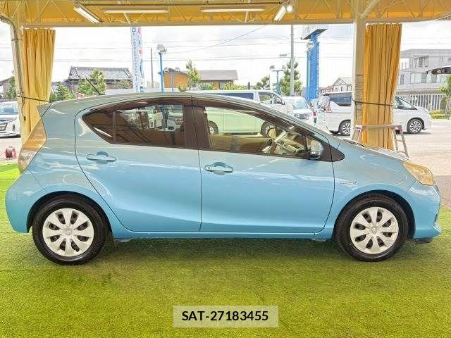 Toyota AQUA 2012-08 6813682-15