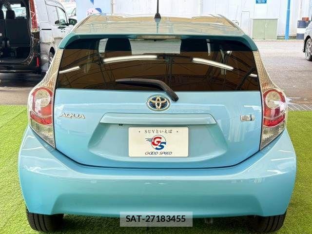 Toyota AQUA 2012-08 6813682-16