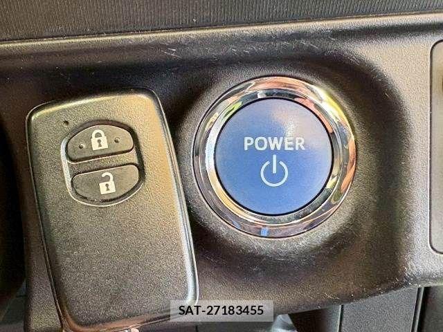 Toyota AQUA 2012-08 6813682-5