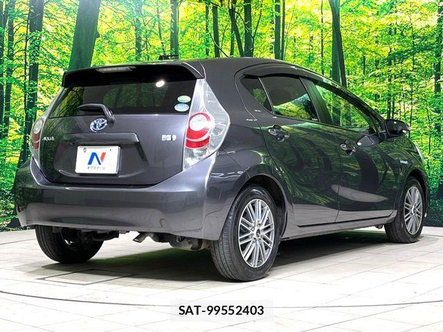Toyota AQUA 2013-06 6813694-16