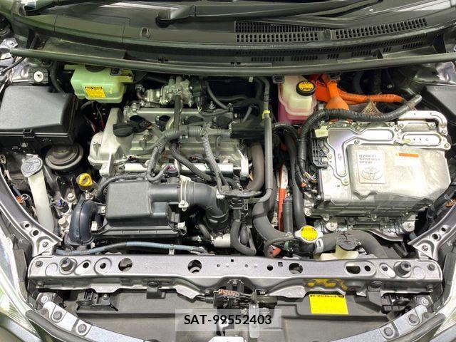 Toyota AQUA 2013-06 6813694-17