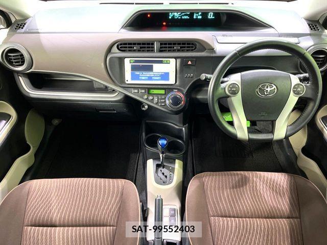 Toyota AQUA 2013-06 6813694-1