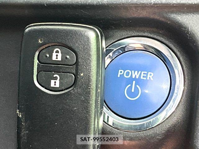 Toyota AQUA 2013-06 6813694-6