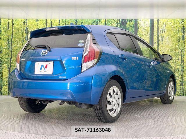 Toyota AQUA 2015-04 6813679-16