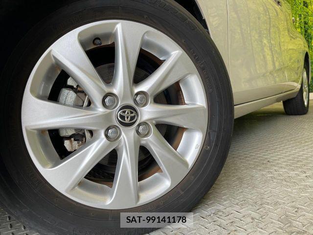 Toyota AQUA 2023-06 6813647-12