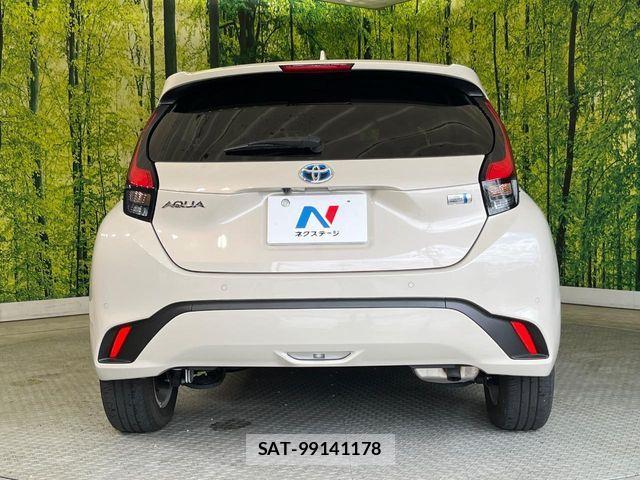 Toyota AQUA 2023-06 6813647-14