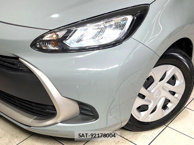 Toyota AQUA 2023-02 6813646-11