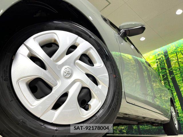 Toyota AQUA 2023-02 6813646-12