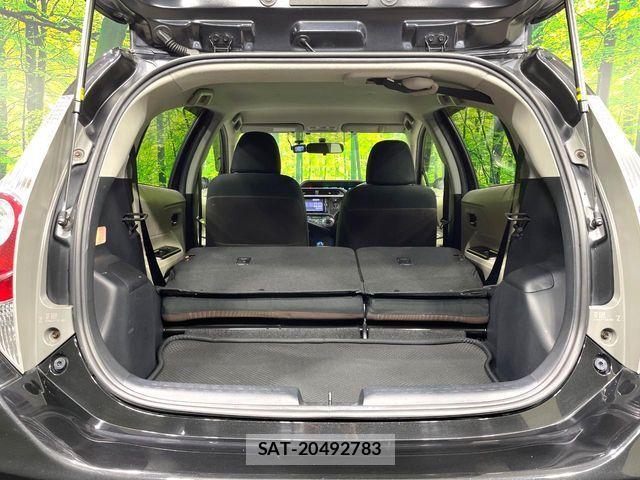 Toyota AQUA 2012-07 6813707-11